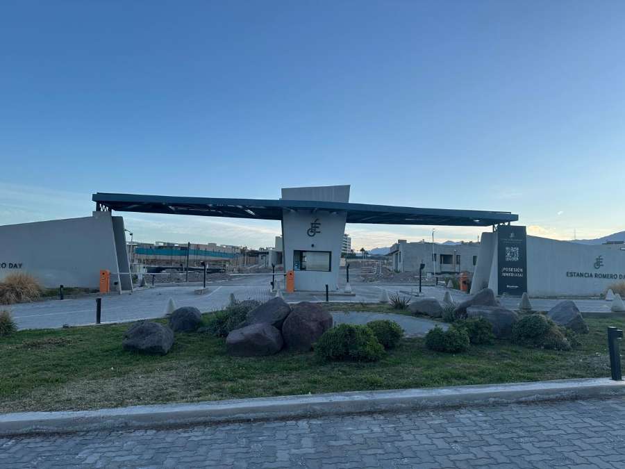 Terreno en Venta en Las Heras, · frente 20 m · largo 35 m · 702 m² de lote · barrio privado - Imagen 1