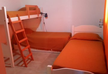 Casa disponible para la en Temporario en Necochea · dueño directo · 2 dorm · 2 cocheras · 10 m² de lote - Imagen 4