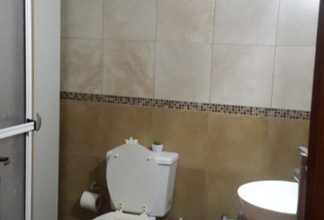 Casa disponible para la en Temporario en Necochea · dueño directo · 2 dorm · 2 cocheras · 10 m² de lote - Imagen 3