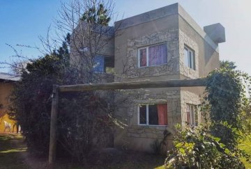 Excelente Casa en Costa del Este en Venta · dueño directo · 3 dorm · cochera · 555 m² de lote - Imagen 2