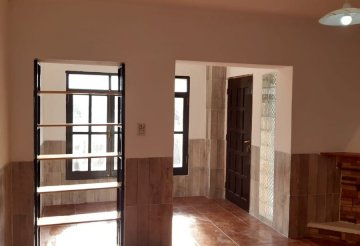 Casa disponible para la en Venta en General Alvear · dueño directo · 3 dorm · cochera · 1 ha - Imagen 2