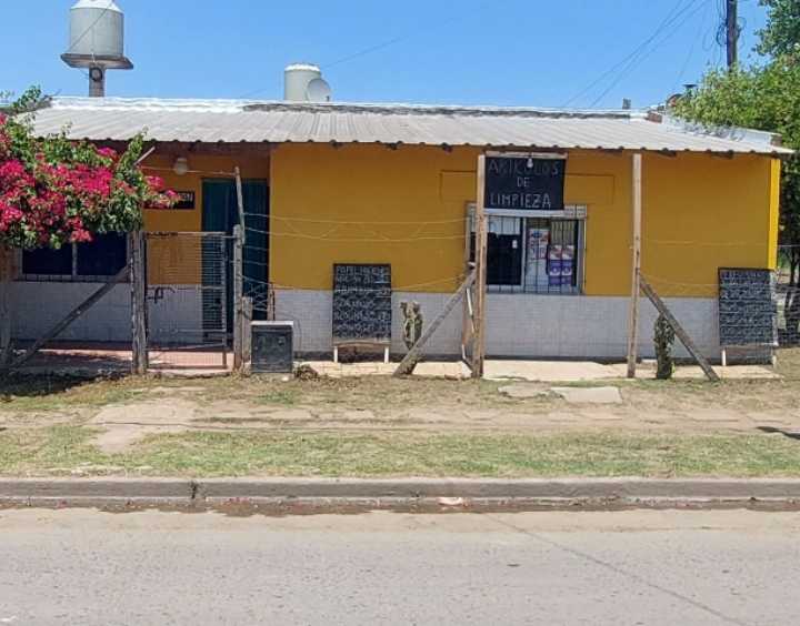 En Esteban Echeverria, Casa en Venta · dueño directo · 4 o más dorm · 3 cocheras · 293 m² de lote - Imagen 3