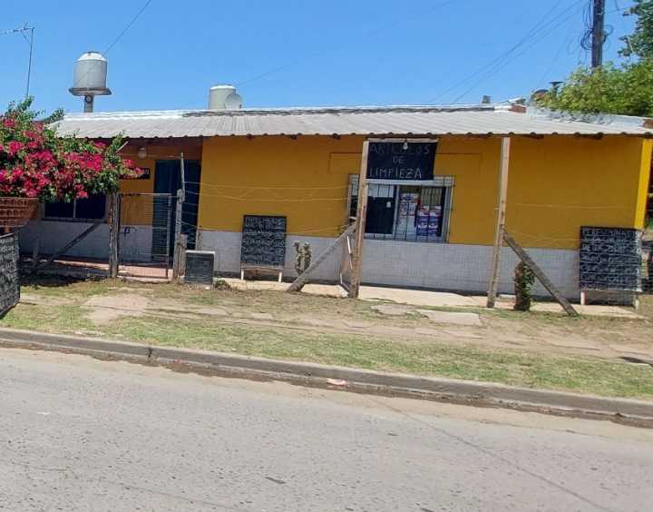 En Esteban Echeverria, Casa en Venta · dueño directo · 4 o más dorm · 3 cocheras · 293 m² de lote - Imagen 5