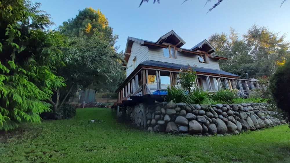 Casa en Venta en San Martín de los Andes con · dueño directo · 2 dorm · cochera · 1.150 m² de lote - Imagen 2