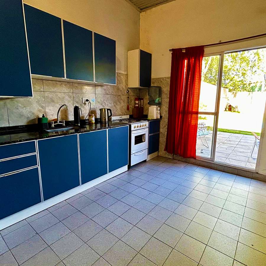 Casa en Villa Mercedes en Venta · 3 dorm · cochera - Imagen 2