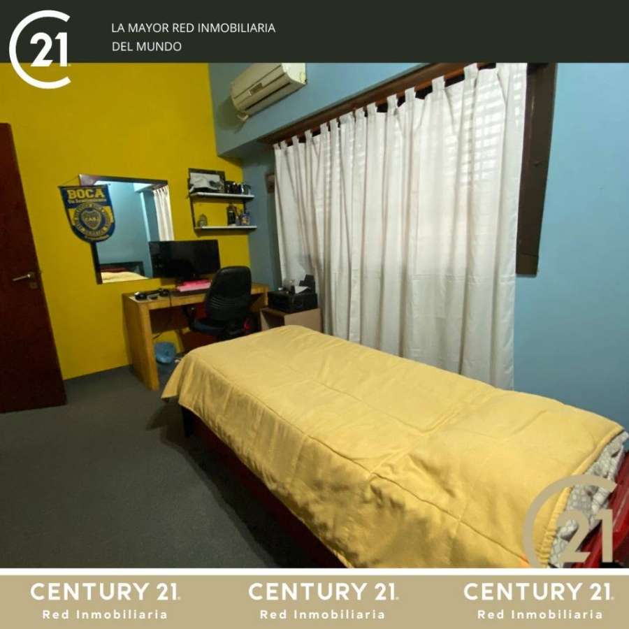 Casa disponible en Lanus · 4 o más dorm · 5 ambientes · 2 cocheras · 245 m² de lote - Imagen 2