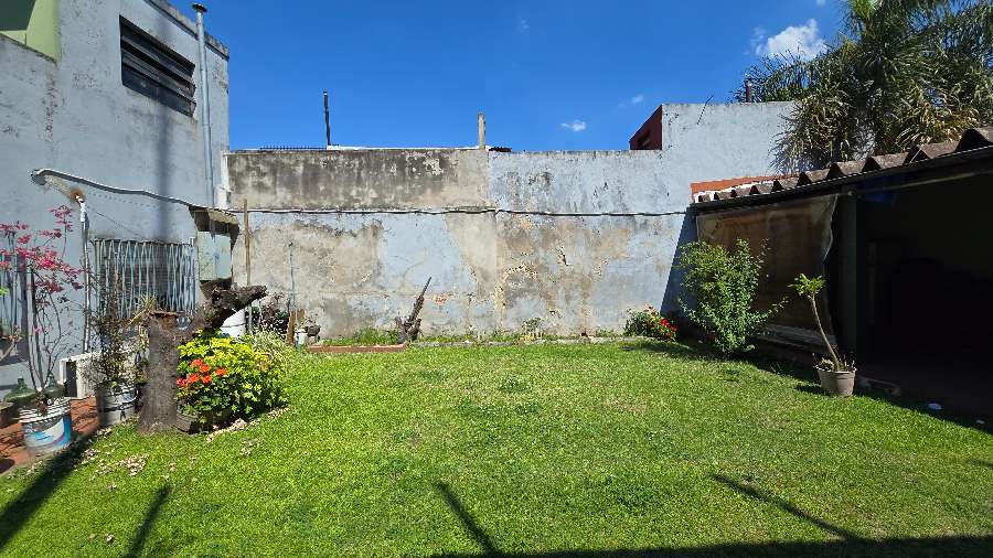 Casa única en Flores en Venta · dueño directo · 2 dorm · cochera · 240 m² de lote - Imagen 5